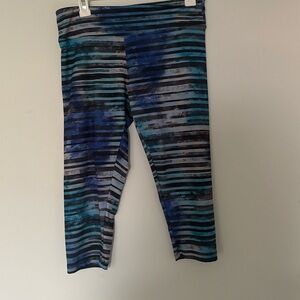 Marika Tek Ombre Dark Blue and Light Blue Capri Leggings - Size Medium